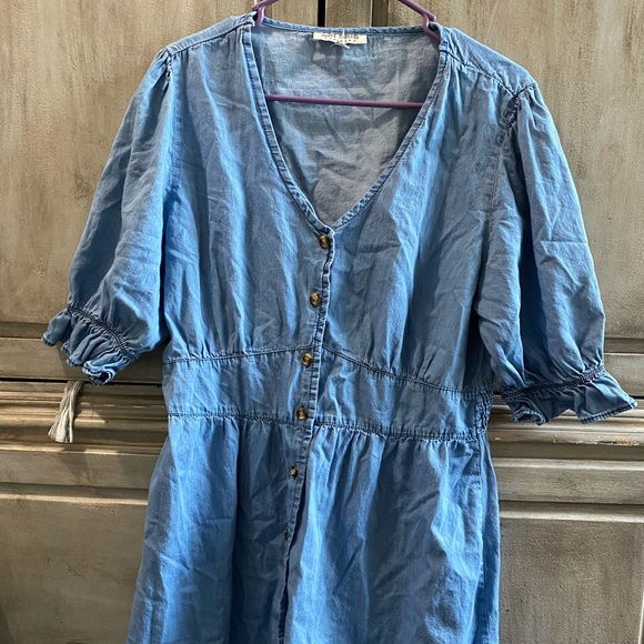 Blue dress! - Picture 1 of 1